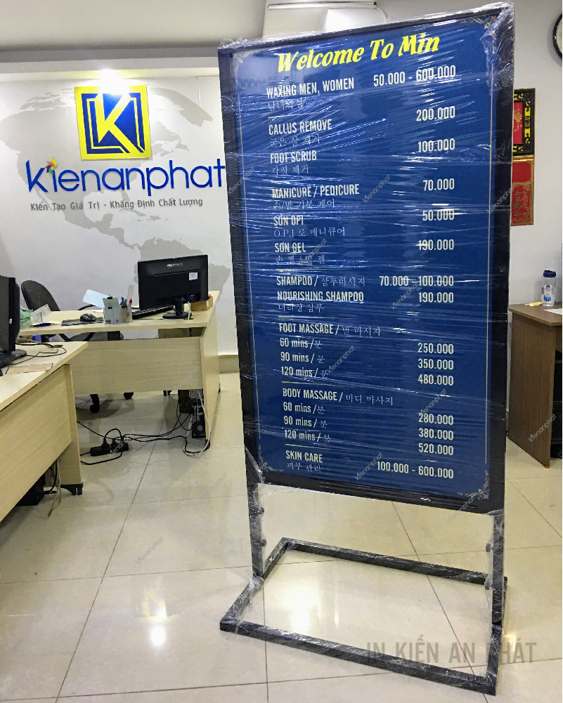 standee chân sắt