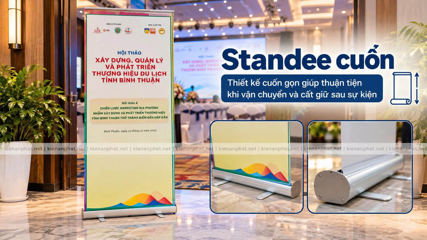 Standee cuốn quảng cáo đặt tại khu vực hội nghị