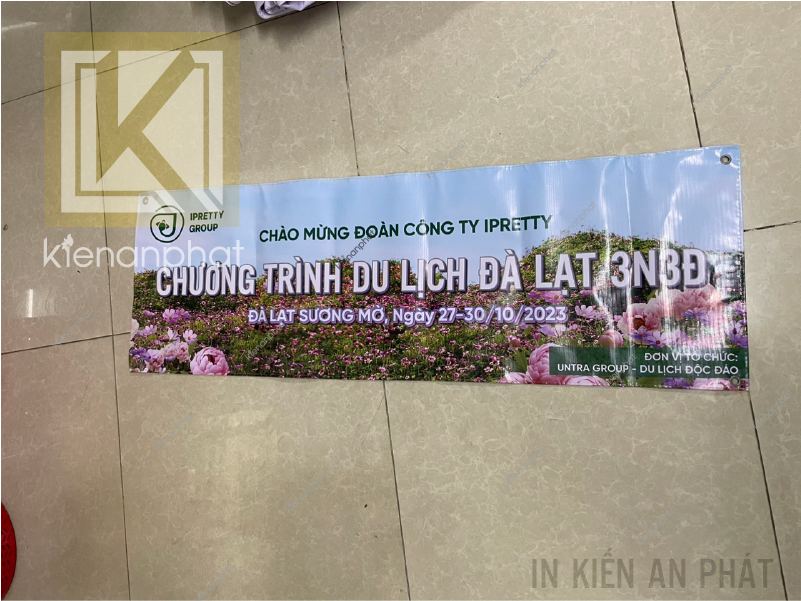 In băng rôn du lịch công ty treo xe tại tpHCM