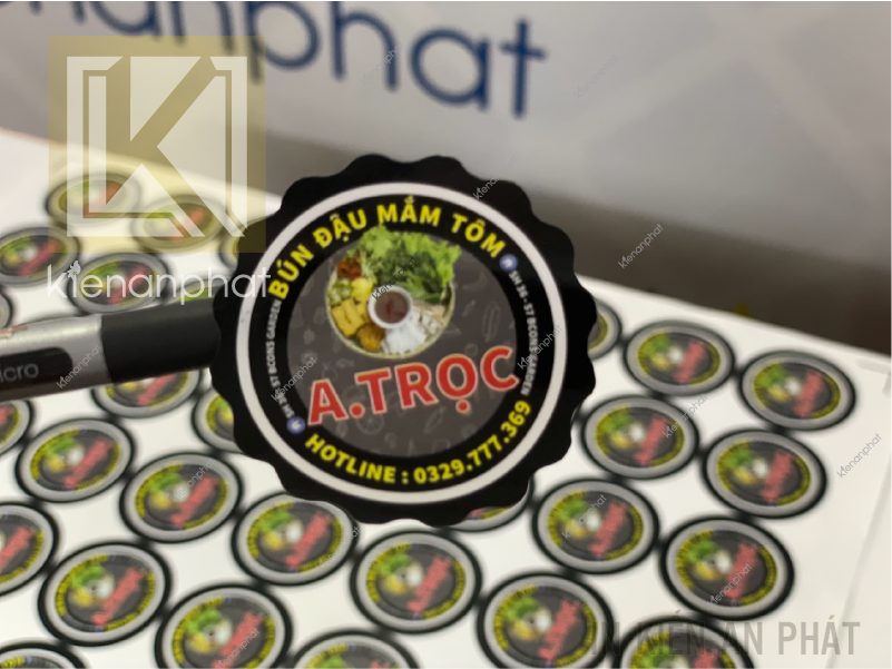 Decal giấy là gì? Tìm hiểu chất liệu in decal giấy tại in Kiến An Phát