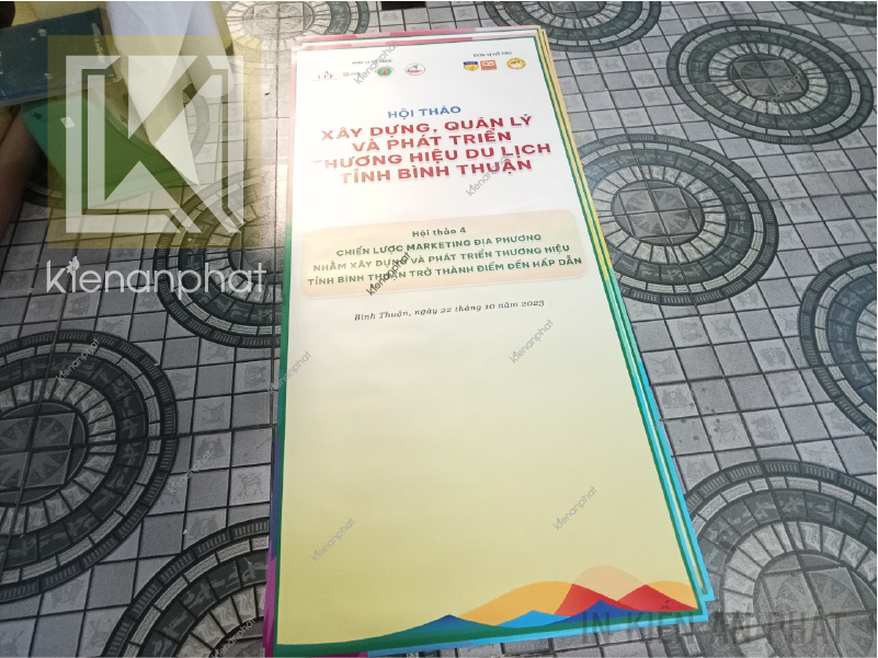 Tìm hiểu về standee hội thảo và hội nghị cùng in Kiến An Phát