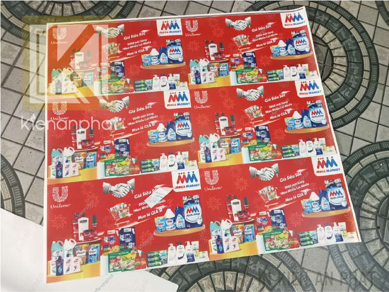 In decal cán màng bóng và cán mờ
