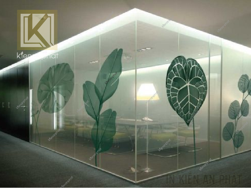 Decal trong là gì? Chất liệu in ấn thông dụng trong quảng cáo lẫn tem nhãn dán