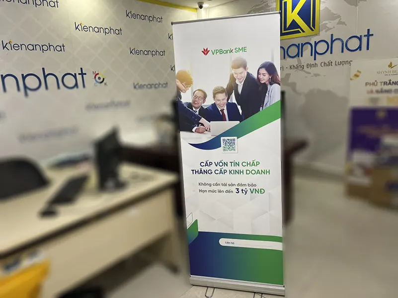 Tạo ấn tượng với standee quảng cáo tại cửa hàng bán lẻ