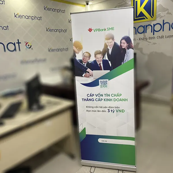 Tạo ấn tượng với standee quảng cáo tại cửa hàng bán lẻ