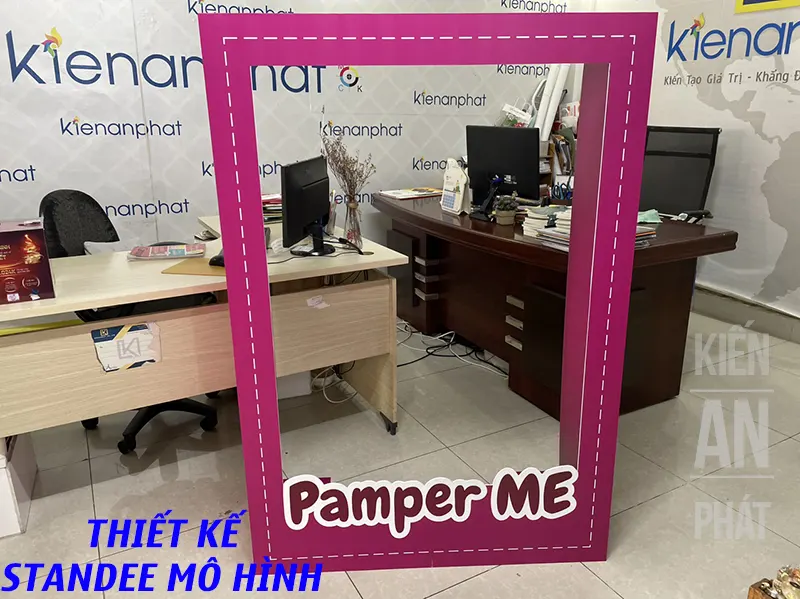 Thiết kế standee mô hình cho sự kiện thành công