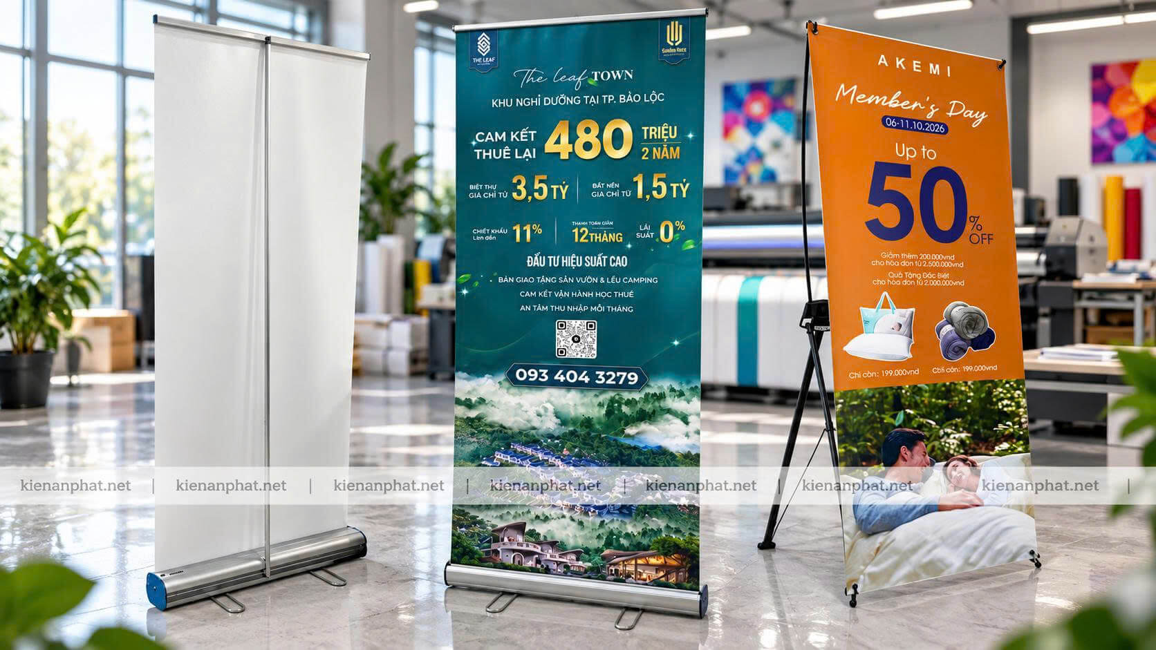 Mẫu in standee chữ X và standee cuốn nhôm cao cấp tại không gian sự kiện ra mắt sản phẩm của Kiến An Phát