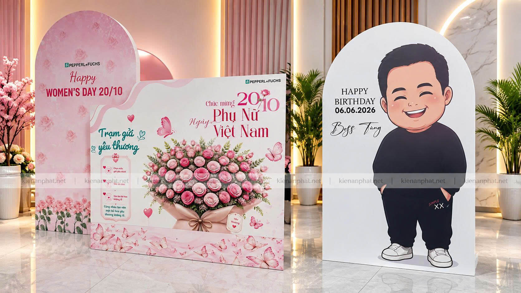 Standee mô hình sản phẩm bồi formex cắt bế sắc nét kèm khung chân sắt chắc chắn